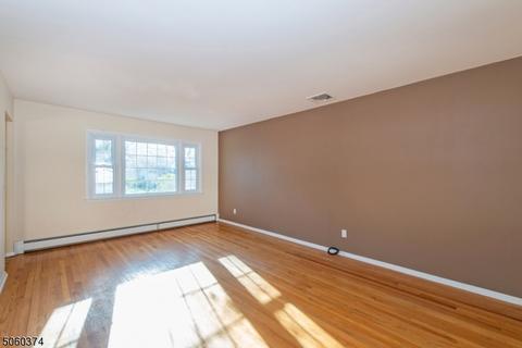 50 Kiwanis Dr, Wayne, NJ 07470 photo 3