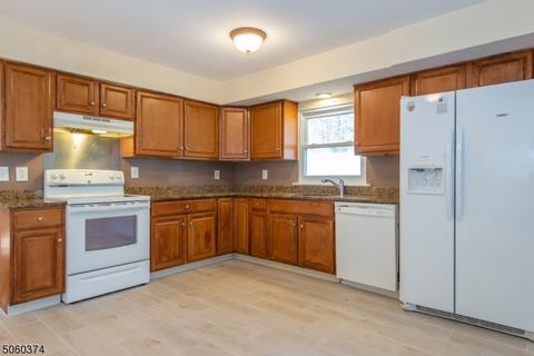 50 Kiwanis Dr, Wayne, NJ 07470 photo 5