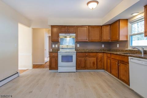 50 Kiwanis Dr, Wayne, NJ 07470 photo 6