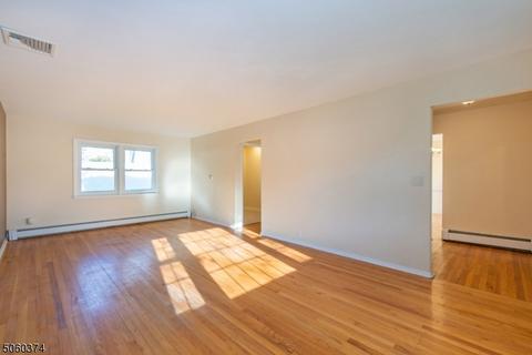 50 Kiwanis Dr, Wayne, NJ 07470 photo 4
