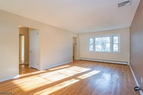 50 Kiwanis Dr, Wayne, NJ 07470 photo 2