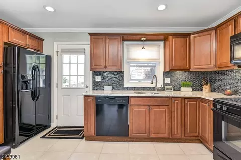 66 Lakeside Ave, Wanaque Boro, NJ 07420 photo 6
