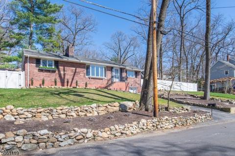 155 Mohawk Trl, Wayne, NJ 07470 photo 2