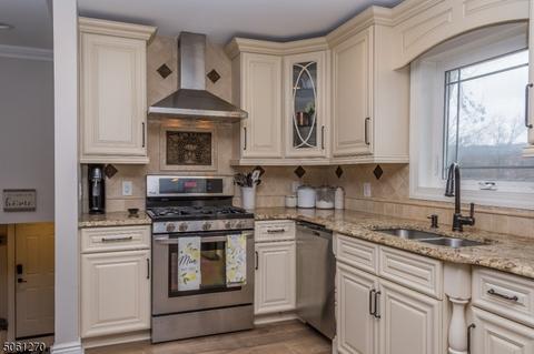 156 Beechwood Dr, Wayne, NJ 07470 photo 6