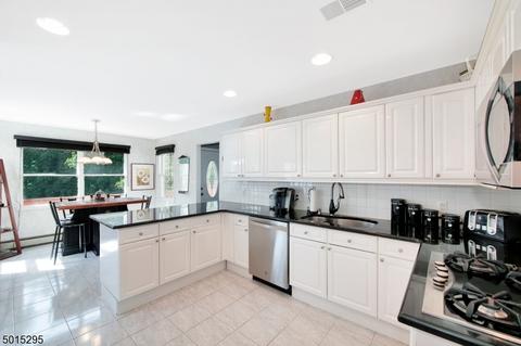 14 Dudley Ct, Wayne, NJ 07470 photo 6