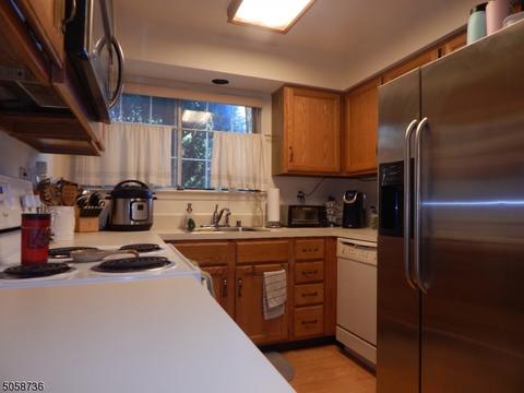 8 Pendleton Ct, Bedminster, NJ 07921 photo 3