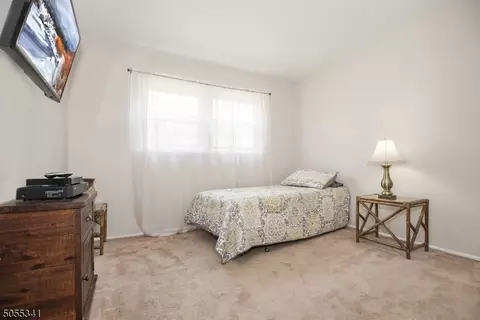 32 Ashburn Rd, Wayne, NJ 07470 photo 9