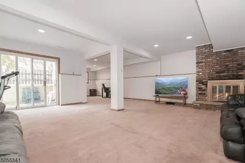32 Ashburn Rd, Wayne, NJ 07470 photo 6