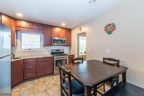 19 Burke Rd, Wayne, NJ 07470 photo 4