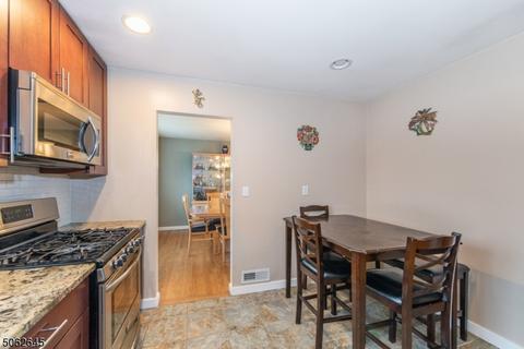 19 Burke Rd, Wayne, NJ 07470 photo 5