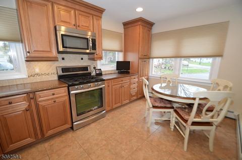 17 Edwin St, Dover, NJ 07801 photo 6