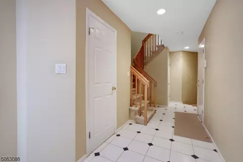 2105 Park Pl, Springfield, NJ 07081 photo 2