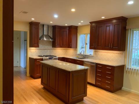 1075 Saddlebrook Rd, Mountainside, NJ 07092 photo 3