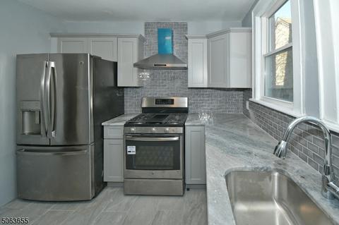 9 Maple Pl, Newark, NJ 07112 photo 1