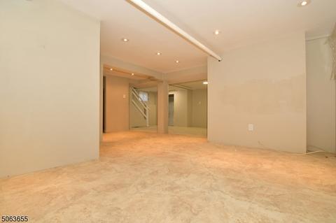 9 Maple Pl, Newark, NJ 07112 photo 19
