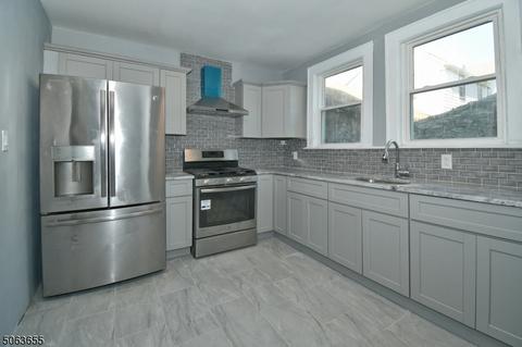9 Maple Pl, Newark, NJ 07112 photo 2