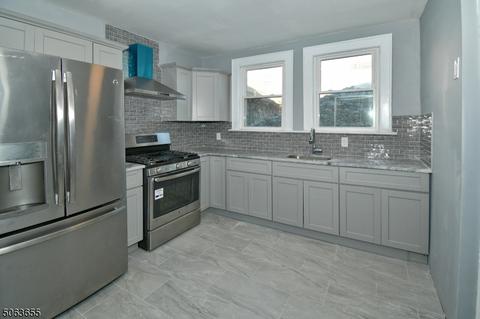 9 Maple Pl, Newark, NJ 07112 photo 3