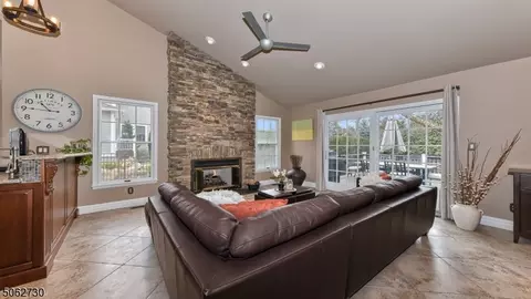 8 Gates Pl, Wayne, NJ 07470 photo 15