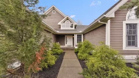8 Gates Pl, Wayne, NJ 07470 photo 2