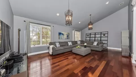 8 Gates Pl, Wayne, NJ 07470 photo 4