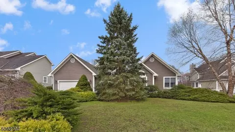 8 Gates Pl, Wayne, NJ 07470 photo 1
