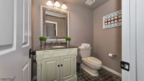 8 Gates Pl, Wayne, NJ 07470 photo 13