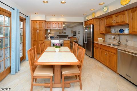 7 Lorenz Pl, Wayne, NJ 07470 photo 4