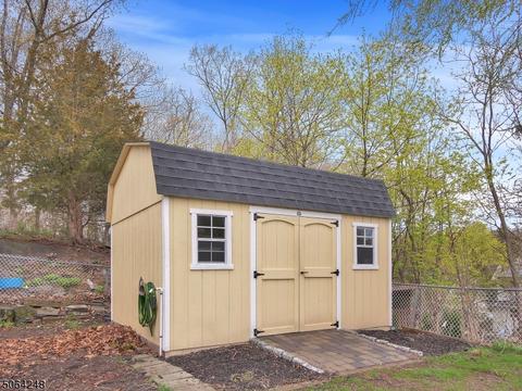15 Decker Rd, Wanaque Boro, NJ 07420 photo 5