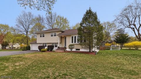 83 Berkley Ct, Wayne, NJ 07470 photo 3