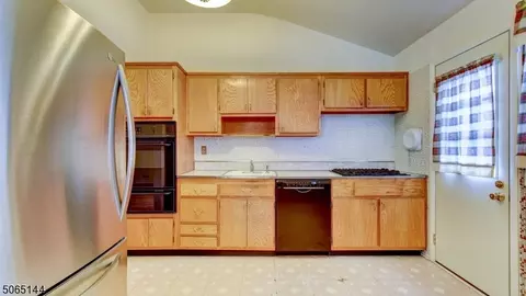 155 Highview Ter, Dover, NJ 07801 photo 11
