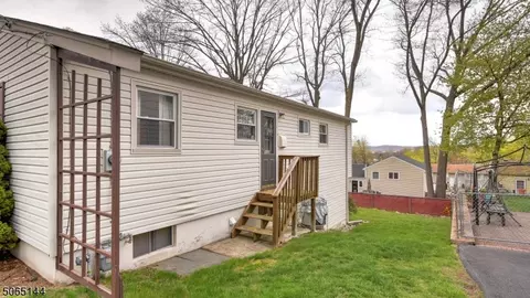 155 Highview Ter, Dover, NJ 07801 photo 2