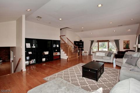 362 Valley View Ave, Paramus, NJ 07652 photo 5