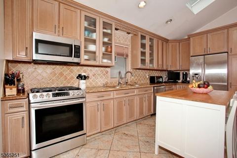 362 Valley View Ave, Paramus, NJ 07652 photo 8