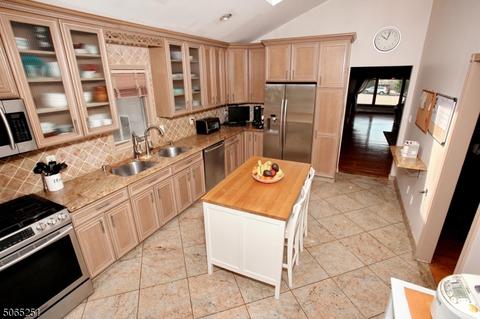 362 Valley View Ave, Paramus, NJ 07652 photo 7