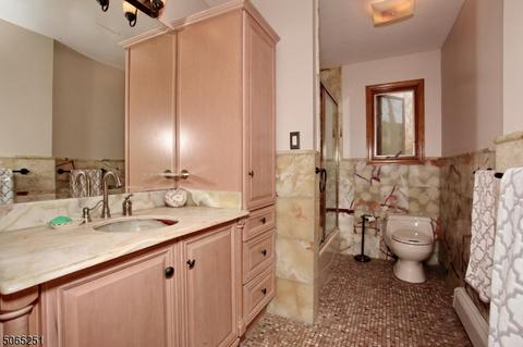362 Valley View Ave, Paramus, NJ 07652 photo 15