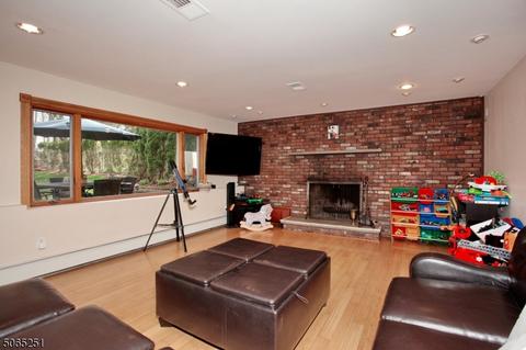 362 Valley View Ave, Paramus, NJ 07652 photo 16