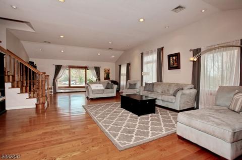 362 Valley View Ave, Paramus, NJ 07652 photo 4