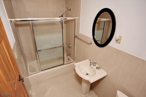 362 Valley View Ave, Paramus, NJ 07652 photo 18