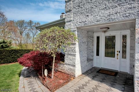 362 Valley View Ave, Paramus, NJ 07652 photo 2