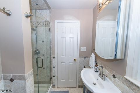 8 Mayfair Dr, Wayne, NJ 07470 photo 15
