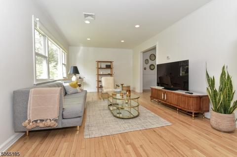105 Dora Ave, Waldwick, NJ 07463 photo 3