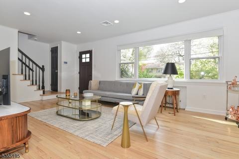 105 Dora Ave, Waldwick, NJ 07463 photo 4
