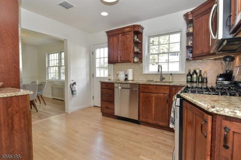 105 Dora Ave, Waldwick, NJ 07463 photo 7