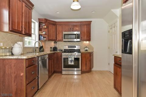 105 Dora Ave, Waldwick, NJ 07463 photo 6