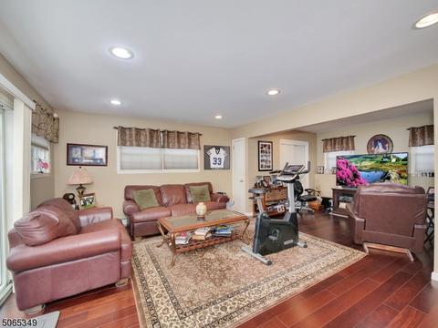 8 Kuiken Ct, Wayne, NJ 07470 photo 17