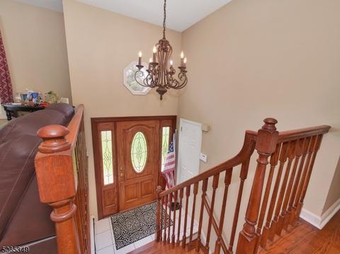 8 Kuiken Ct, Wayne, NJ 07470 photo 3
