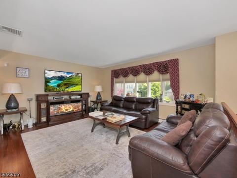 8 Kuiken Ct, Wayne, NJ 07470 photo 4