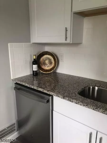 421 Cook Ave, Middlesex, NJ 08846 photo 7