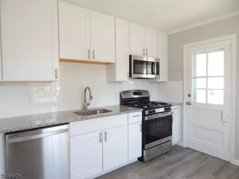 421 Cook Ave, Middlesex, NJ 08846 photo 2