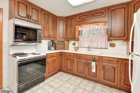 64 Wendt Ln, Wayne, NJ 07470 photo 3